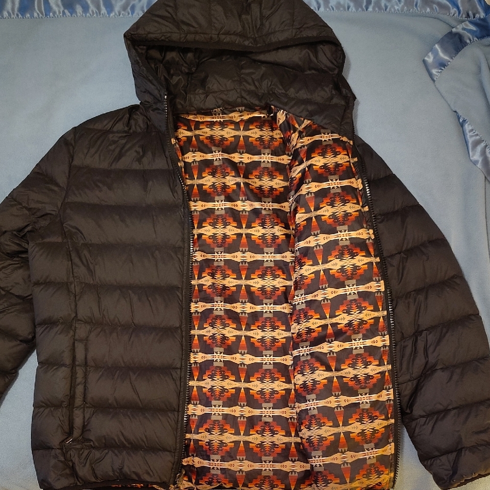 Pendleton Men's Black Puffer Jacket with Patterned Lining